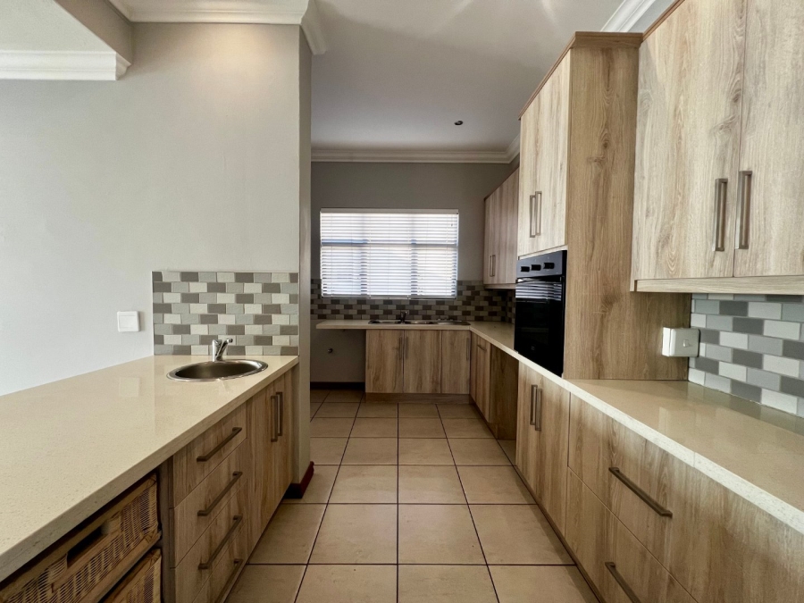 2 Bedroom Property for Sale in Xanadu North West